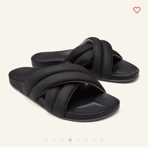 Olukai women's Hila puffy slides practically brand new